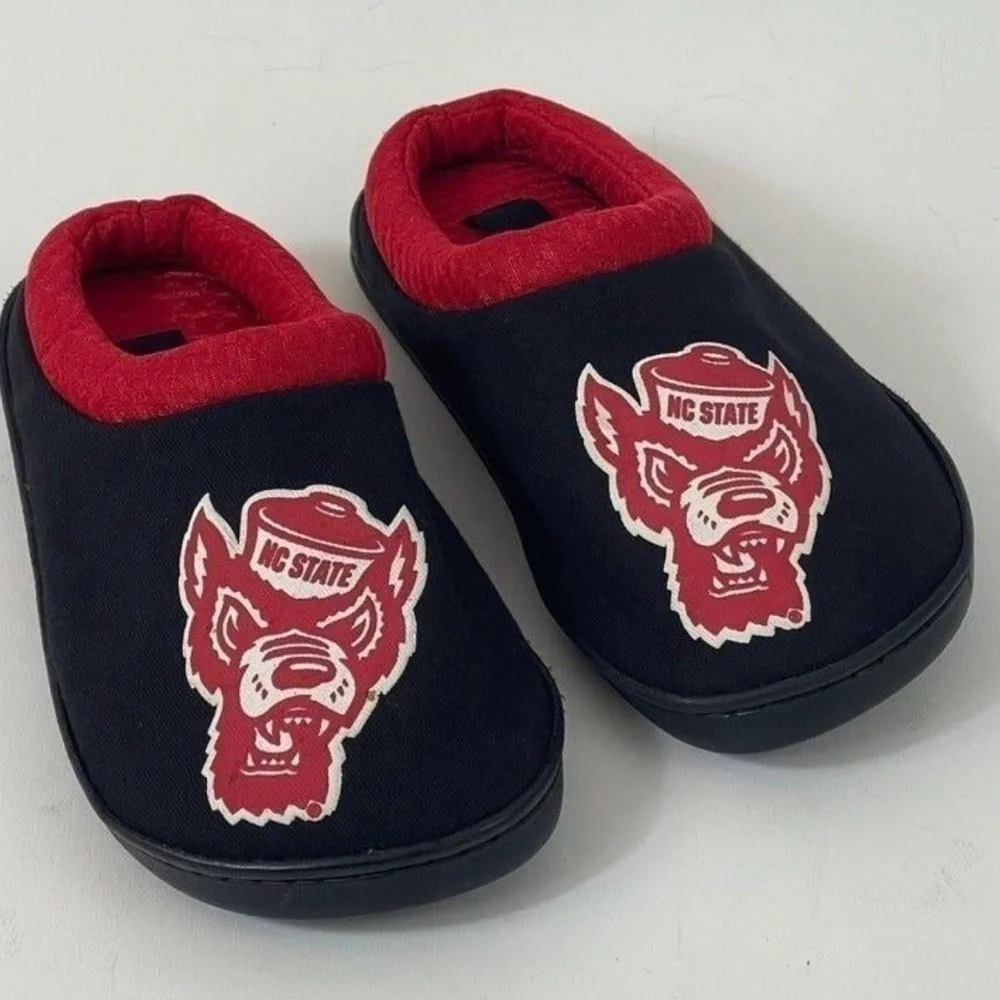 NCSU Wolfpack Youth slippers size XL (3/4) NC State University